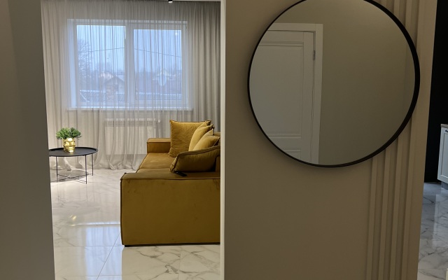 Prostornaya Nedaleko Ot Tsentra S Parkovkoy Flat