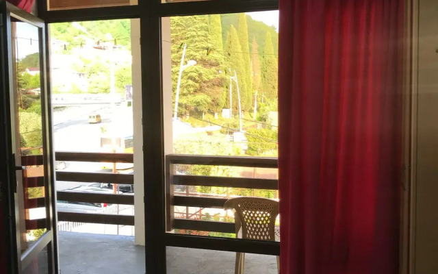 Na Ardzinba 240 Guest House