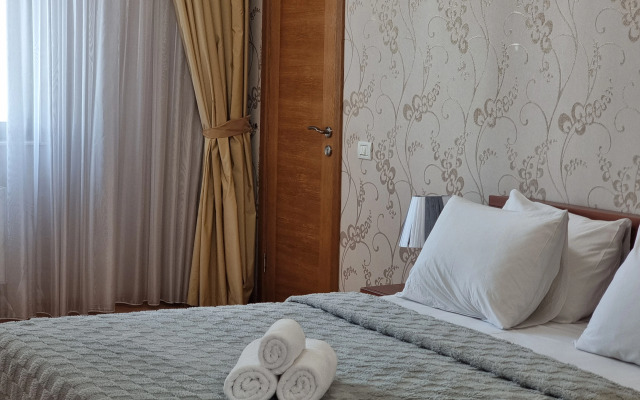 Isr Lux Apartments
