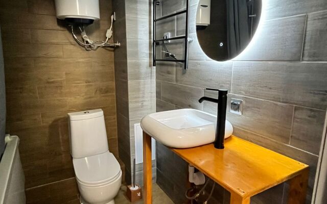 Lyuks na Irtyshskoy Naberezhnoy 13 Flat