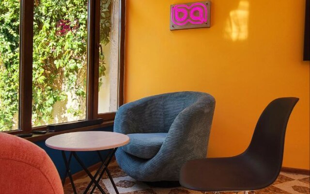 Capsula  Hostel
