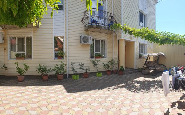 Solntse & More Guest house