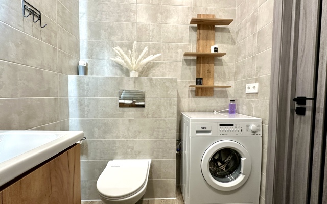 Evkalipt s Dizaynerskim Remontom v Sovremennom Rayone Apartments