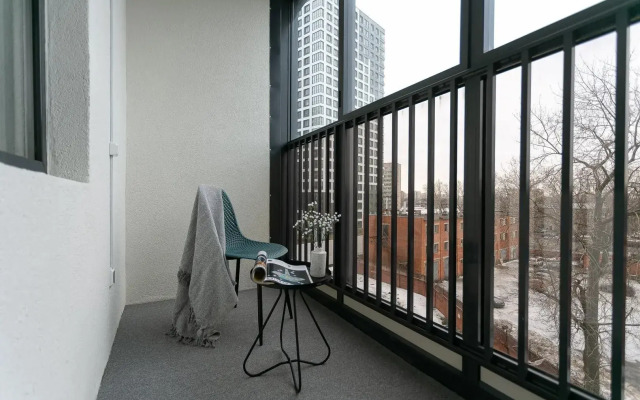 335 Na Farforovskoy 7k2 Apartments