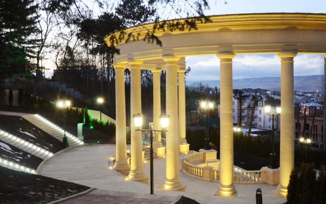 Amira Park Hotel