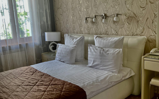 Renessans Hotel