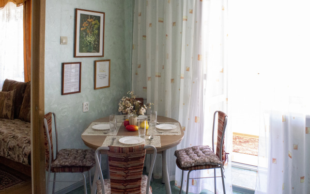 Na Zeyskoy 283 Flat