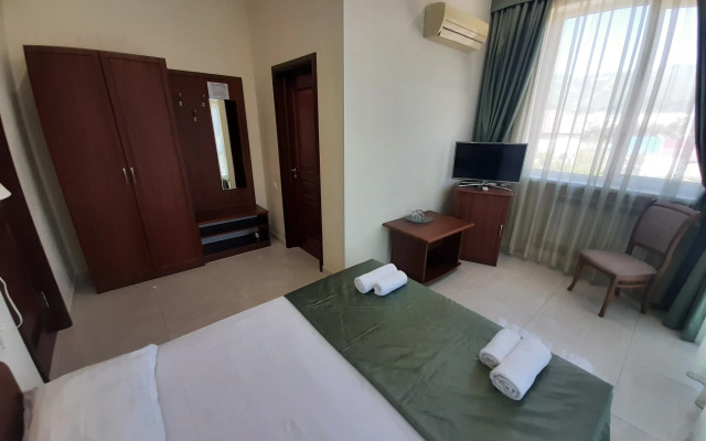Manopolis Guest house