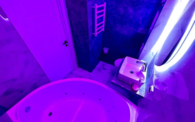 S Dzhakuzi Na Vysokom Etazhe Na Berezovoy Flat