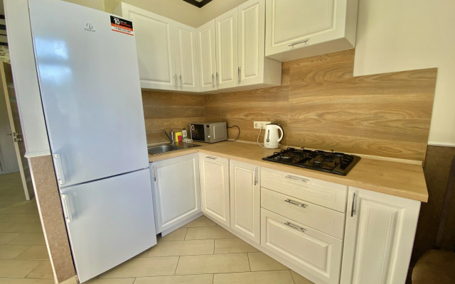S Balkonom I Vidom Na Gory Apartment