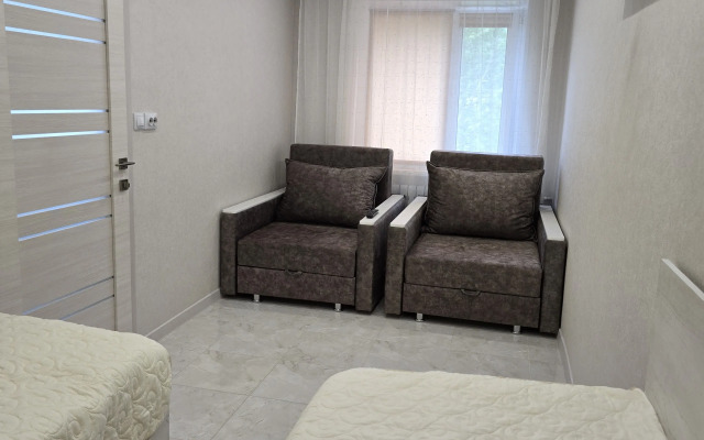 Na Avtostancii Elizovo Triple Living Quarters