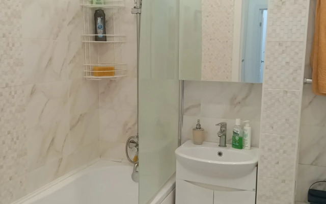 Uyutnaya Yevrodvushka U Metro Flat