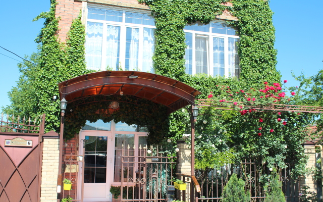 U Druzej Guest House