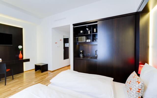 sevenDays Hotel BoardingHouse