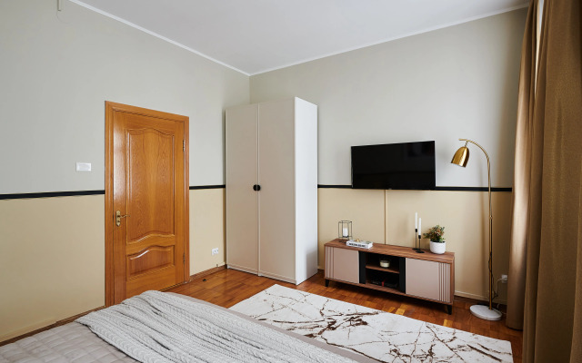 Квартира GM Apartments Двухуровневая с мансардой у Патриарших Прудов