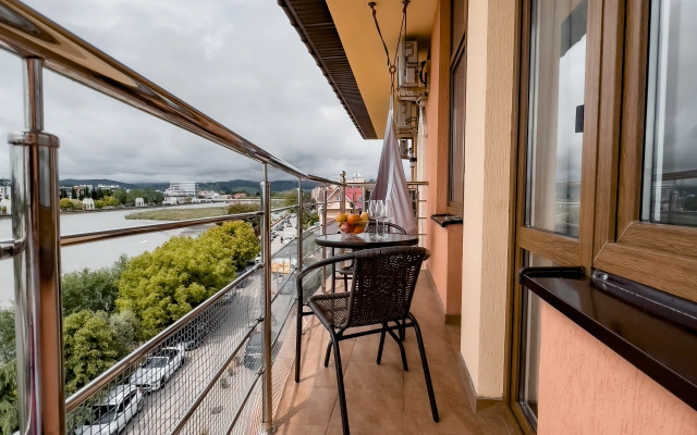 U Morya Ulitsa Naberezhnaya Apartments