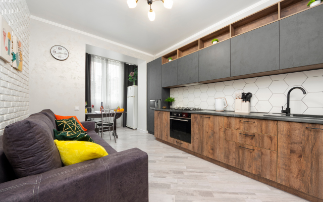 Raidas na Oranzhereynoy 21-4 Flat