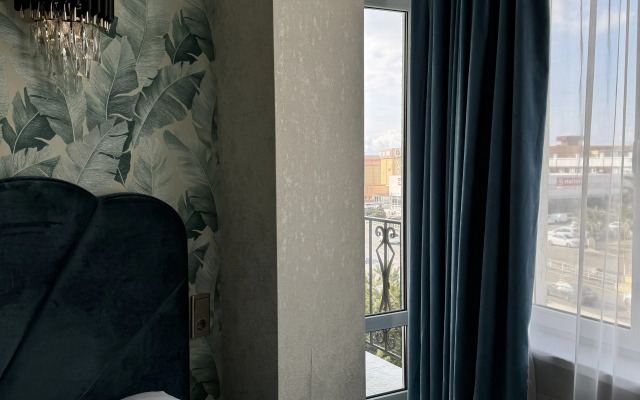 Trehmestniye na Vtoroy Beregovoy linii Apartments