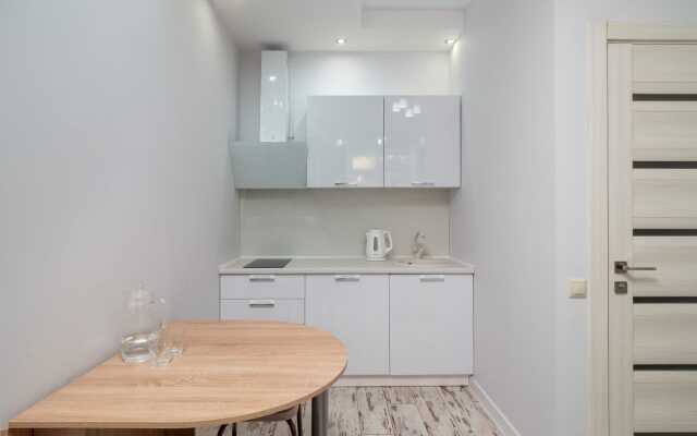 U Morya S Basseinom V ZhK Solnechnyij 15 Apartments