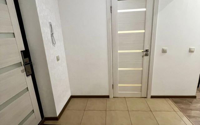 Uyutnaya kvartira vozle stantsii metro Gorki Flat