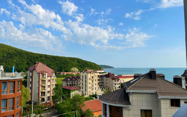 S Panoramnym Vidom Gory I More Apartment