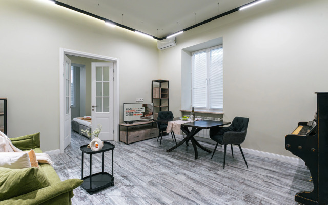 KeyGo #0118, 1 Bedroom, Near Republic Square Apartments