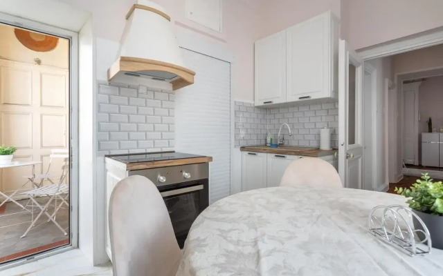 Apartments Uluchshennye S Dvumya Spalnyami I Balkonom