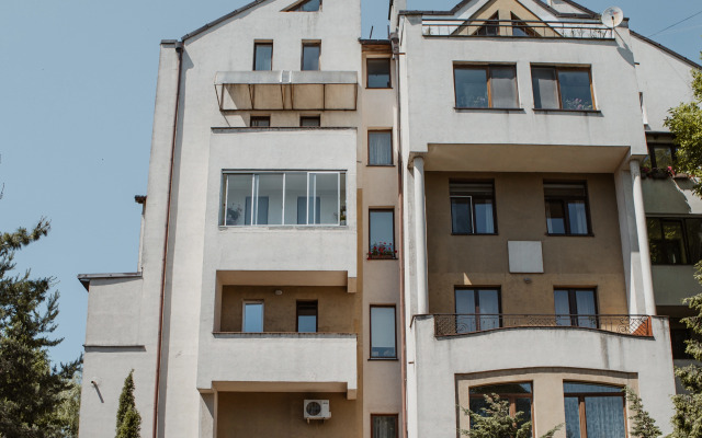 Апартаменты Трехкомнатные с камином в самом центре Новый дом