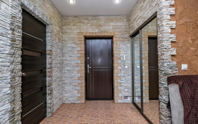 Квартира рядом с Мнтк им. Федорова и Ск Заря