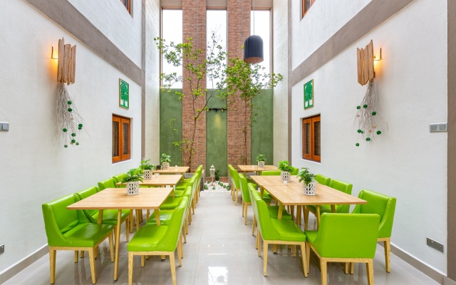 YOHO J Leaf Hotel