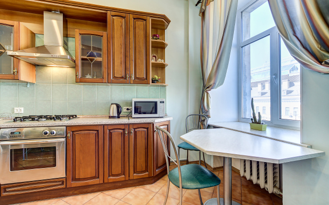 Апартаменты Сутки Петербург Невский 81 с балконом