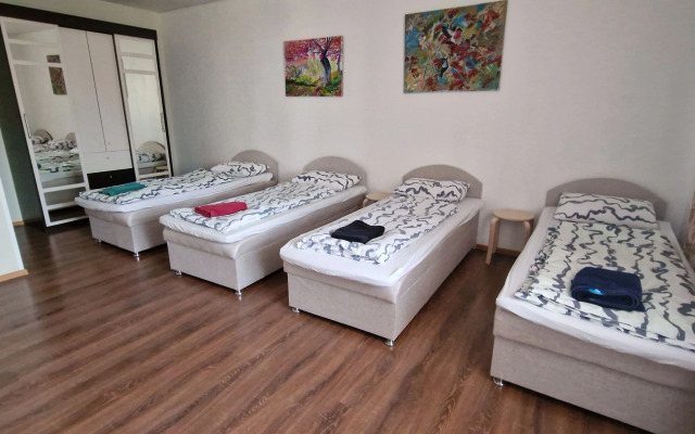 25 Let Oktyabrya Istra Posutochno Flat