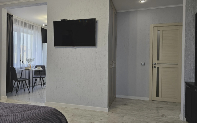 Na Prospekte Geroyev 39 Flat