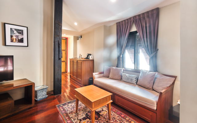 Prince Theatre Heritage Stay Hostel - Silom