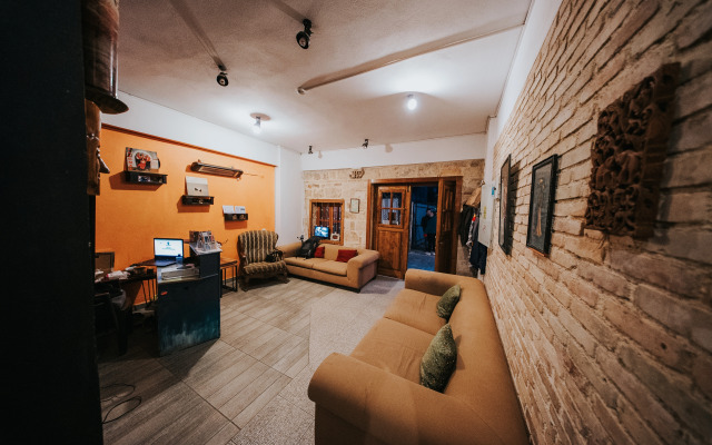 Kuyu Beergarden Hostel