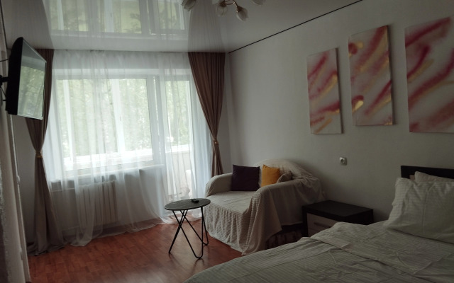 Tryokhmestnye tsentr.svetlaya teplaya Flat