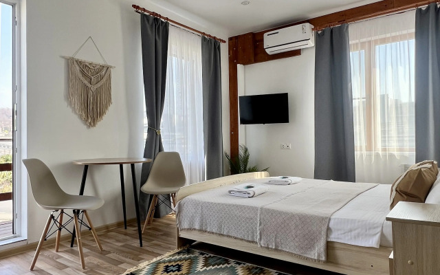 Podsolnuh Village Guest House