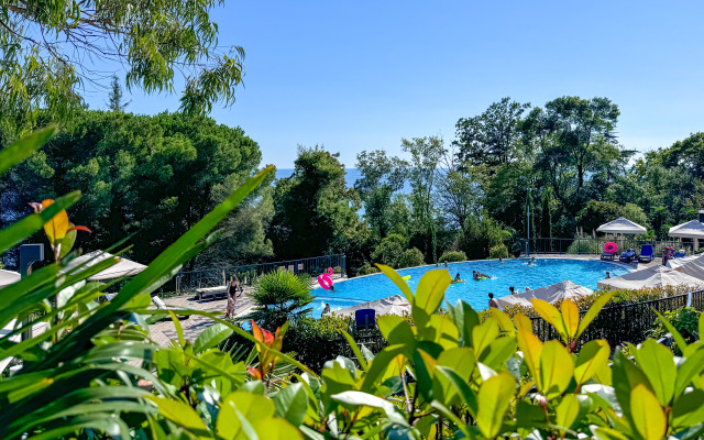 Апартаменты Привлекательная Двухспальная Квартира в Жилом Комплексе Актер Гэлакси