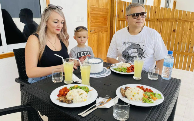 Thoddoo Sunny Beach Guest house