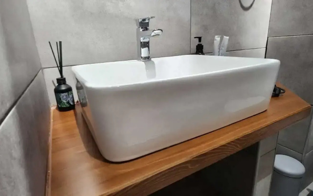 Na Yekaterininskoy Ulitse 122 Flat