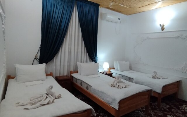 Parvina Hotel