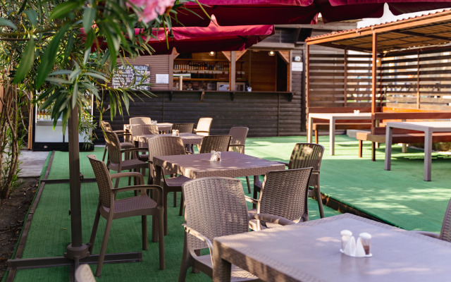Maksim Park-Loo Hotel