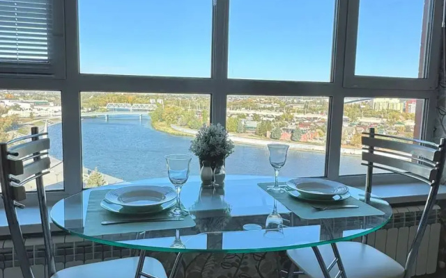 Apartamenty Sutki VIP c panoramnym vidom na reku na Urickogo 62