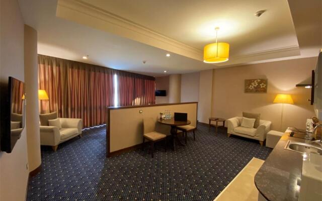 Parkside Hotel & Apartments