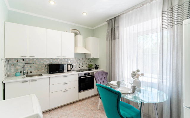 Sovremennaya, Prostornaya S Konditsionerom Flat