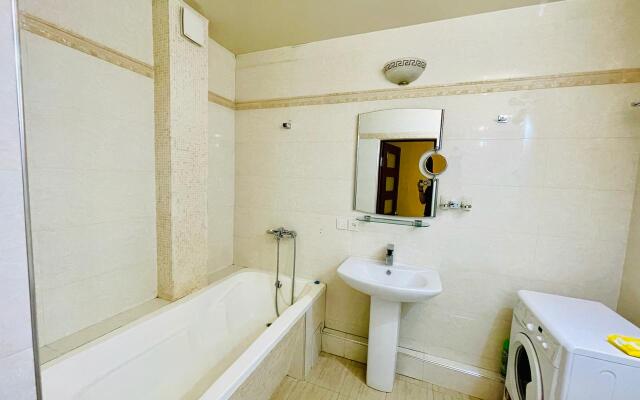 Квартира Moon Apartments Айбек 19 центр