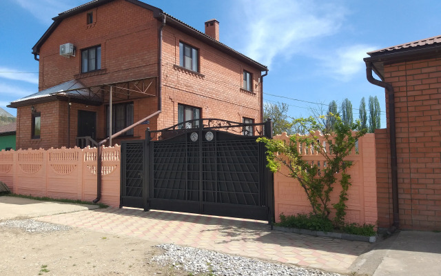 Mozhzhevel'nik Guest House