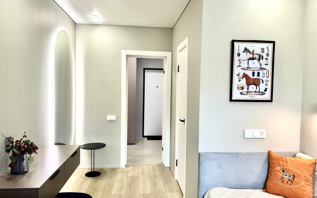 Lyuks S 2-Mya Balkonami I Dizaynerskim Remontom Flat