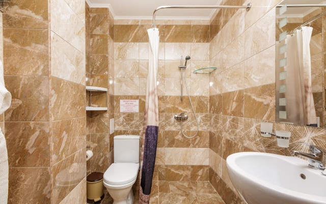 Leonsia Hotel