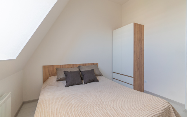 Апартаменты Двухкомнатная Квартира на Мансардном Этаже